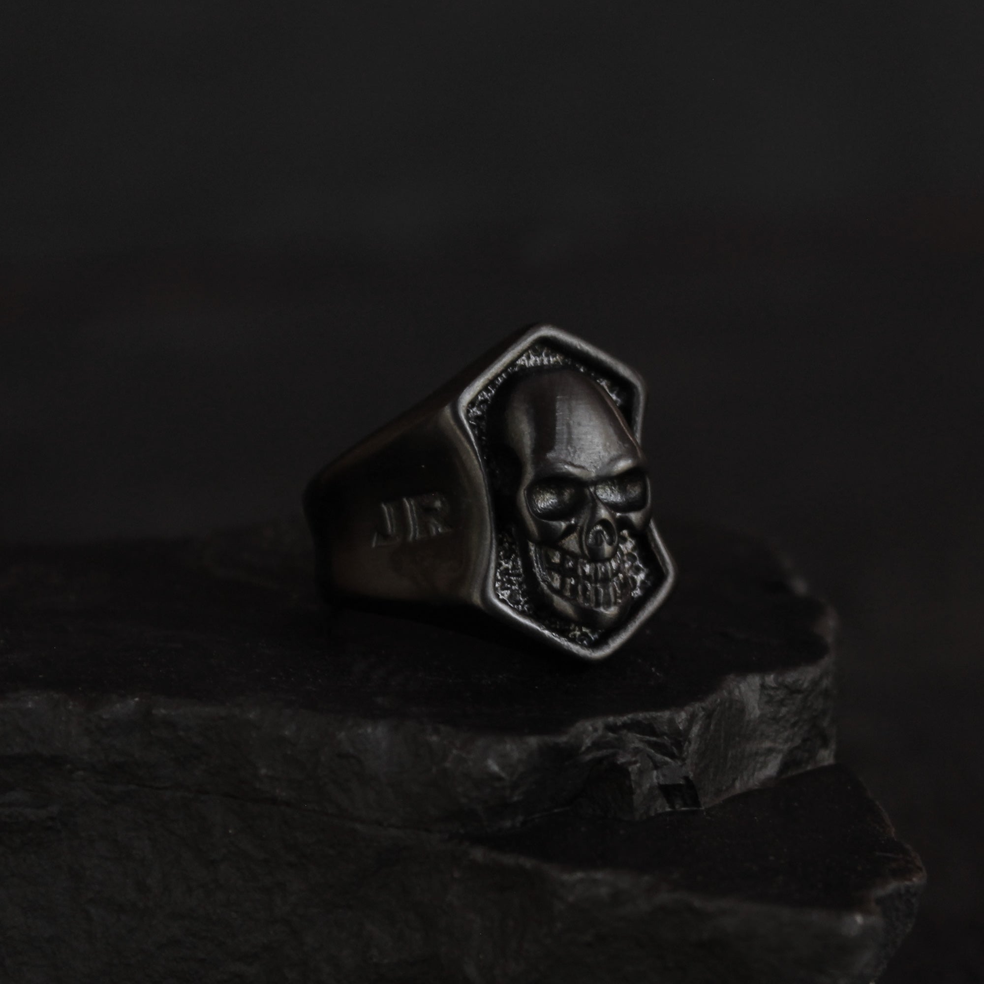 Skull Shield Ring - Black